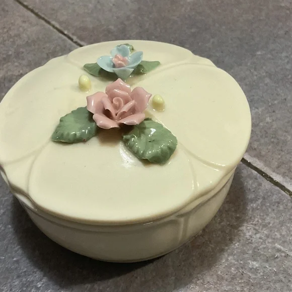 Floral Ceramic Trinket Box - Picture 2 of 6
